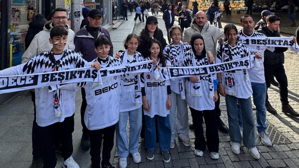 HAYALLERİN PEŞİNDE